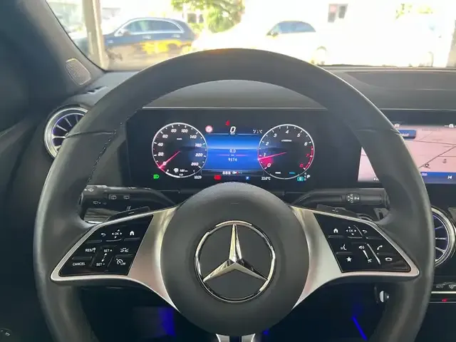 Mercedes-Benz B 200