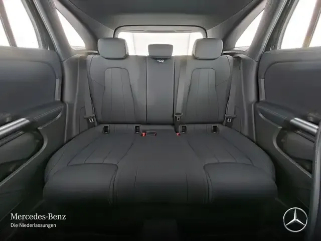 Mercedes-Benz GLA 220