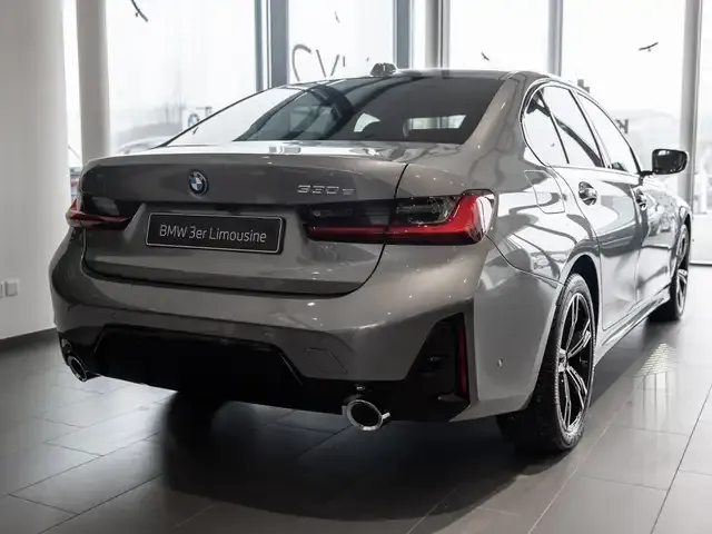 BMW 330