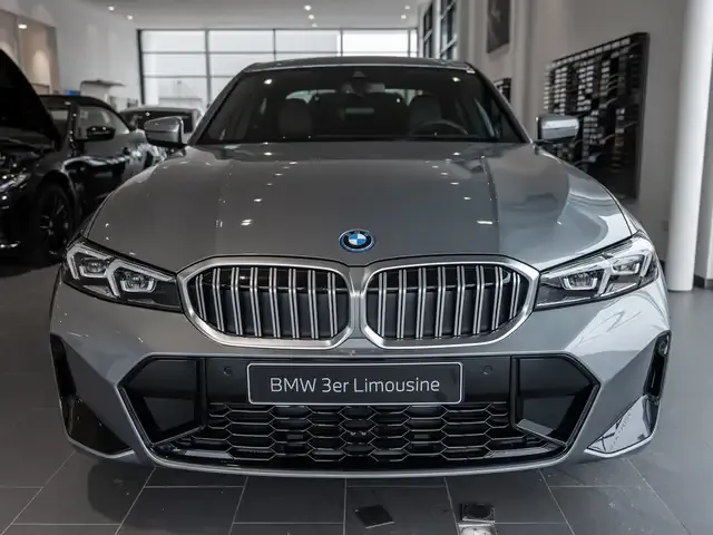 BMW 330