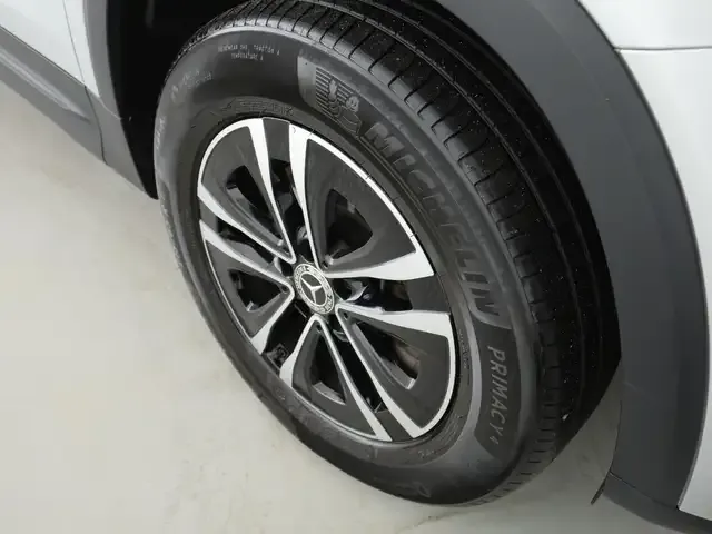 Mercedes-Benz GLB 180