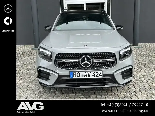 Mercedes-Benz GLB 220