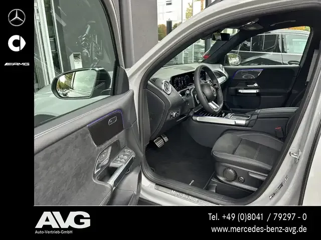 Mercedes-Benz GLB 220