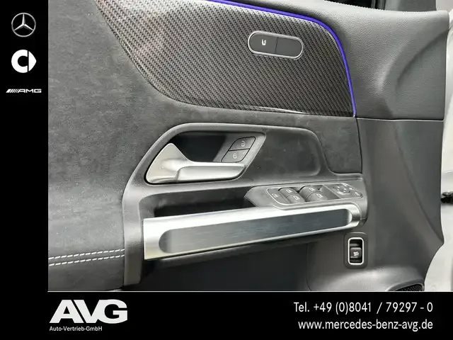 Mercedes-Benz GLB 220