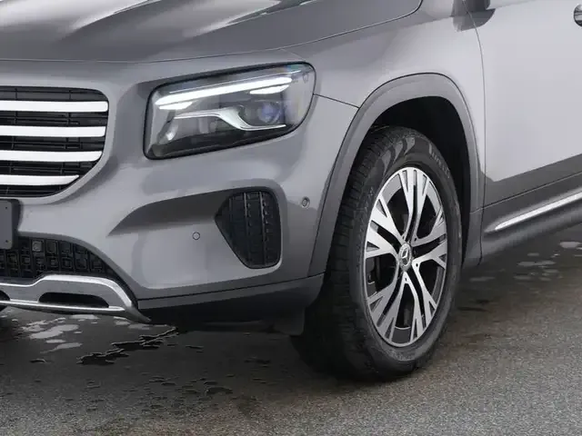 Mercedes-Benz GLB 220