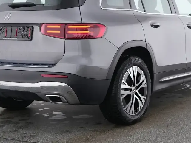 Mercedes-Benz GLB 220