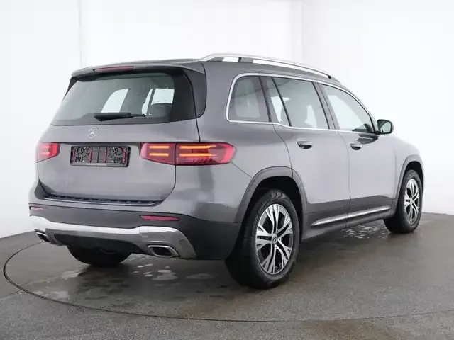 Mercedes-Benz GLB 220