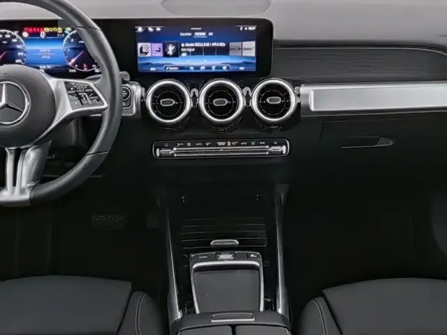 Mercedes-Benz GLB 220