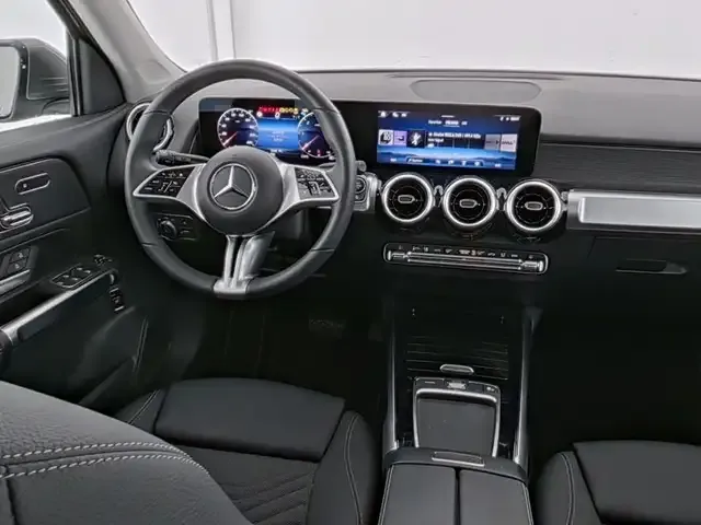 Mercedes-Benz GLB 220