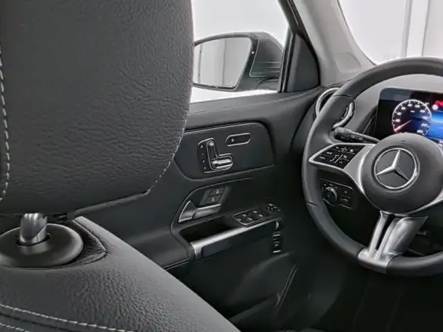 Mercedes-Benz GLB 220