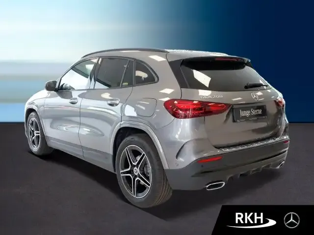Mercedes-Benz GLA 200