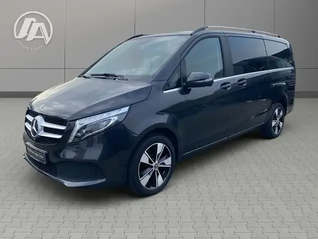 Mercedes-Benz V 220