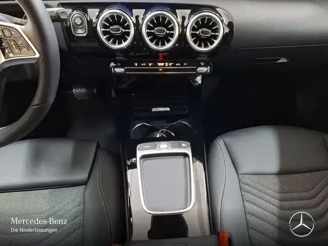 Mercedes-Benz A 220