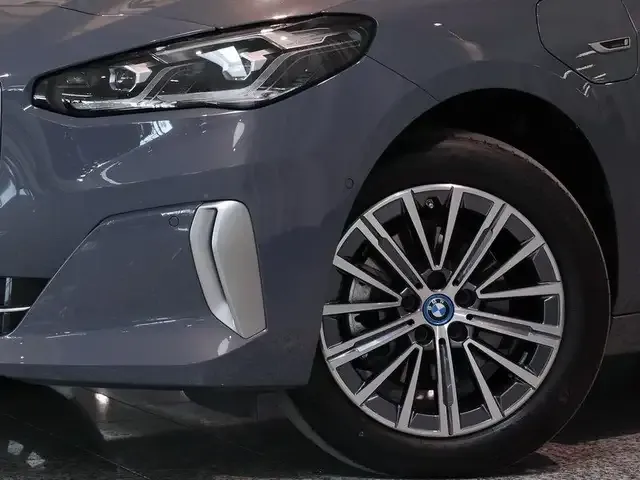 BMW 225