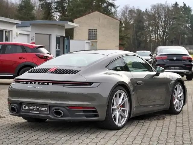 Porsche 992