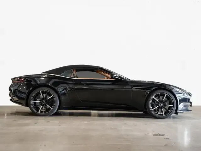 Aston Martin V8