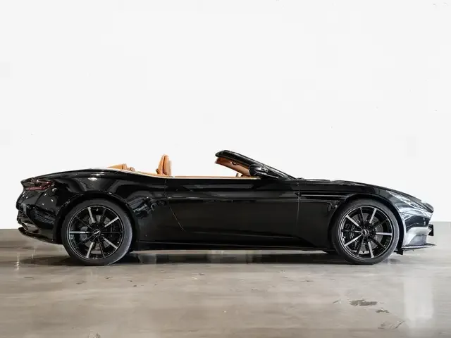 Aston Martin V8