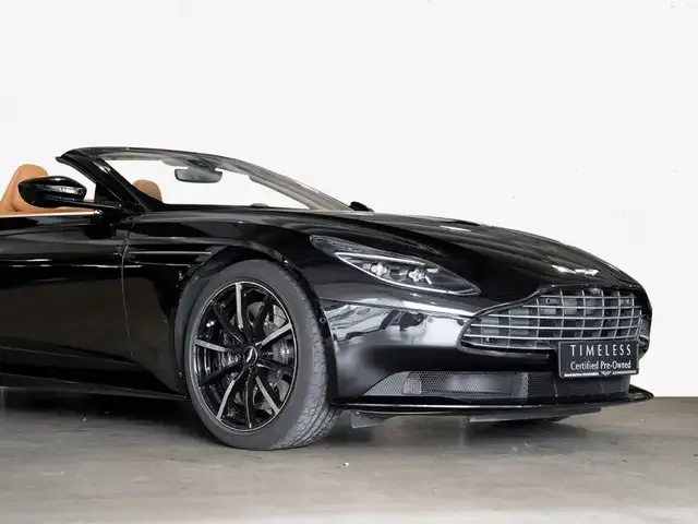 Aston Martin V8