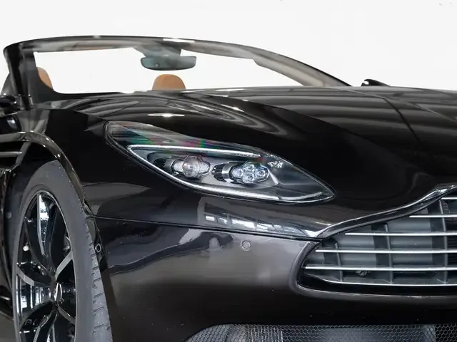 Aston Martin V8