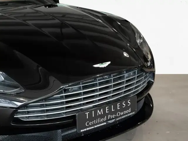 Aston Martin V8