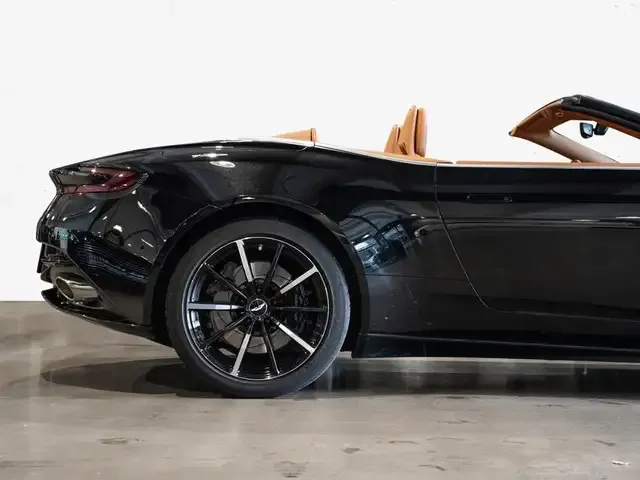 Aston Martin V8