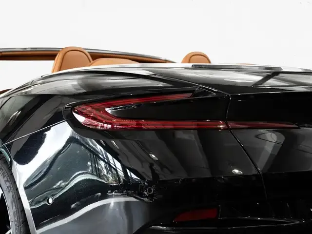 Aston Martin V8