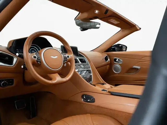 Aston Martin V8