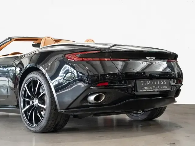 Aston Martin V8