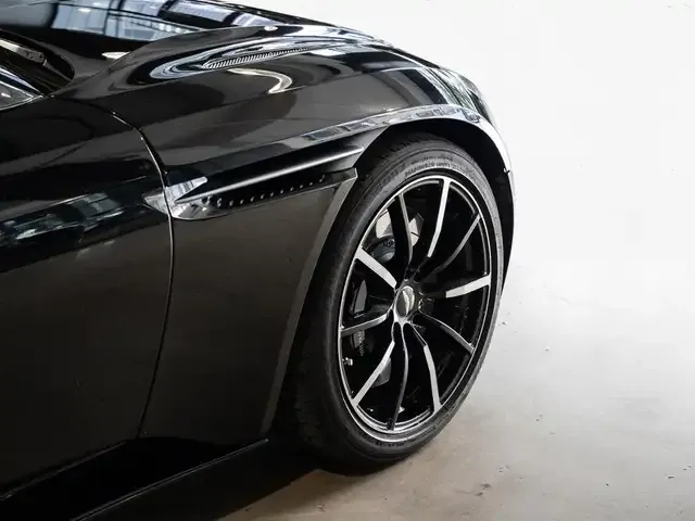 Aston Martin V8