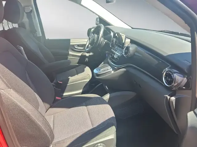 Mercedes-Benz V 220