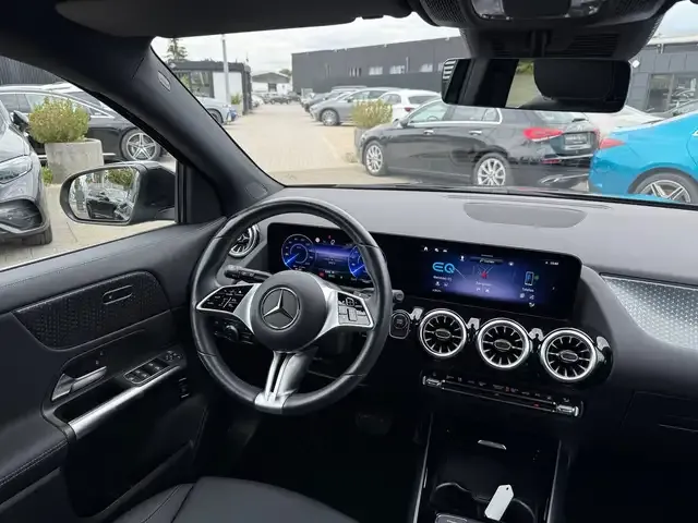 Mercedes-Benz EQA 300