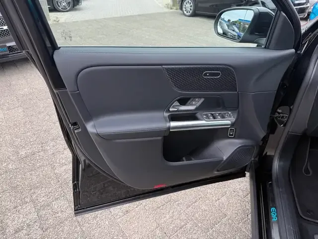 Mercedes-Benz EQA 300