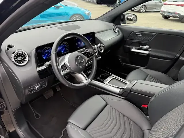 Mercedes-Benz EQA 300