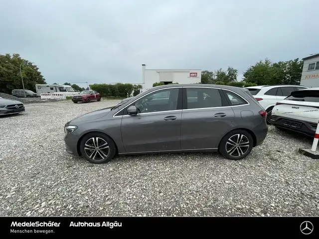 Mercedes-Benz B 200