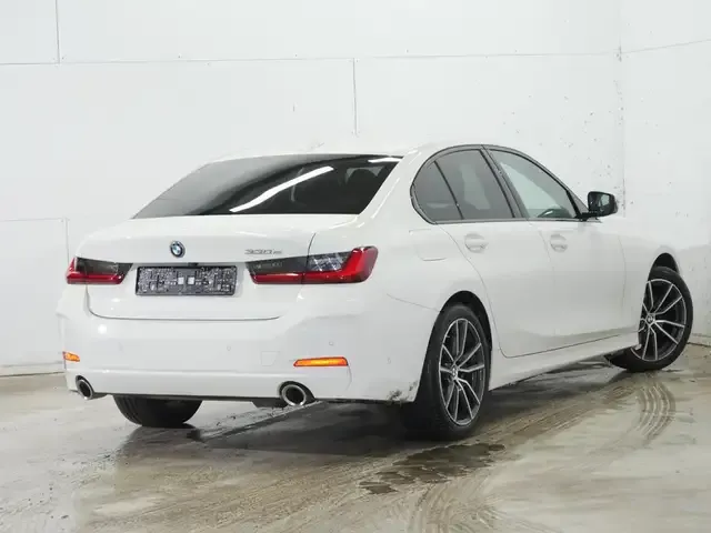 BMW 330