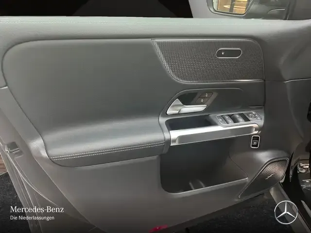 Mercedes-Benz EQB 300