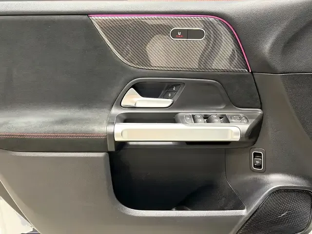 Mercedes-Benz GLB 220