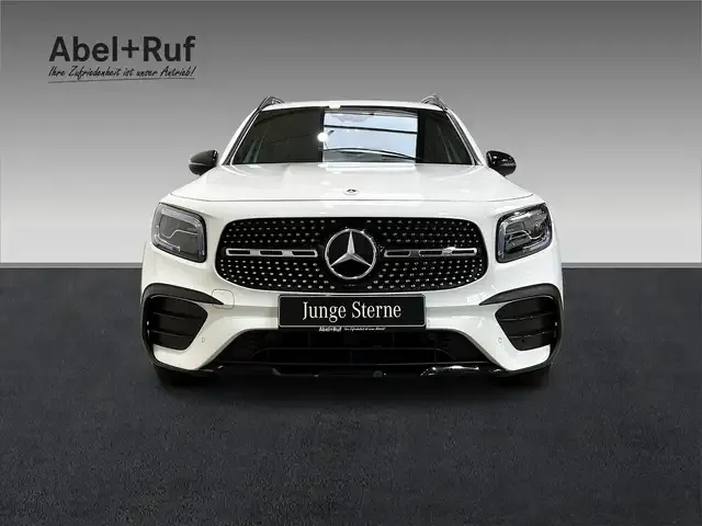 Mercedes-Benz GLB 220