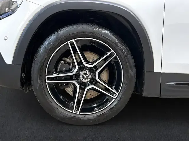 Mercedes-Benz GLB 220