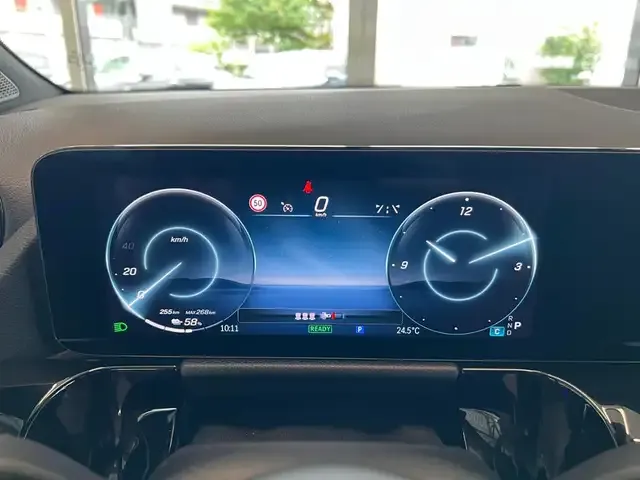 Mercedes-Benz EQA 300