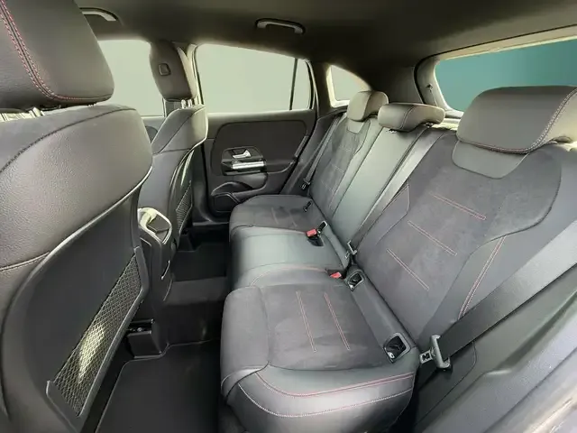 Mercedes-Benz GLA 220