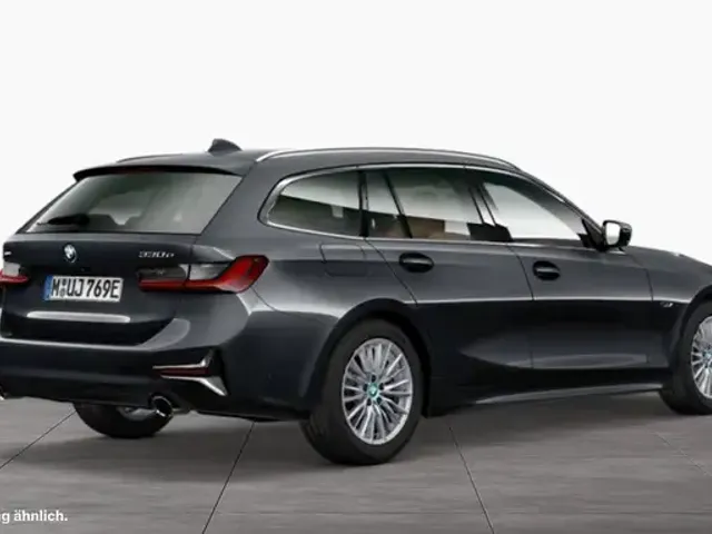 BMW 330