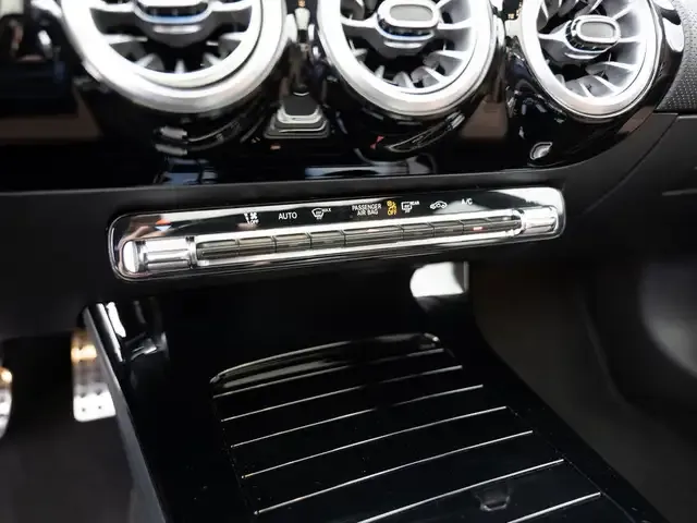 Mercedes-Benz CLA 220