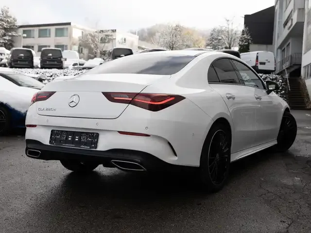 Mercedes-Benz CLA 220