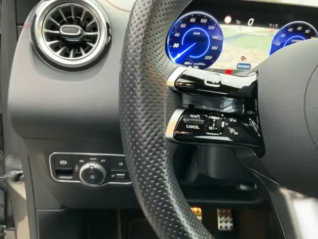 Mercedes-Benz EQB 350