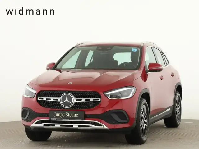 Mercedes-Benz GLA 200