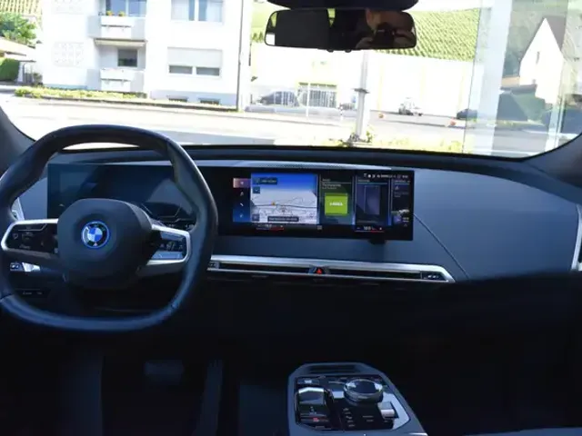 BMW iX