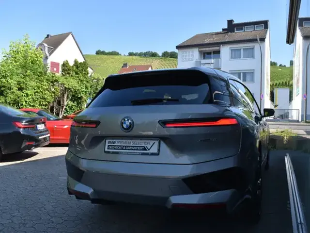 BMW iX