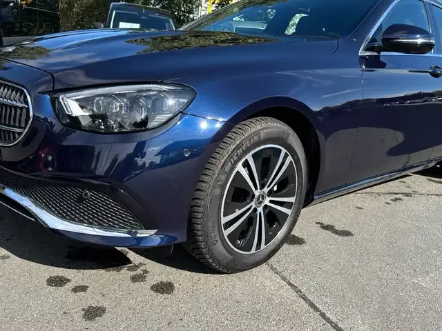 Mercedes-Benz E 220