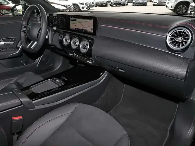 Mercedes-Benz CLA 180